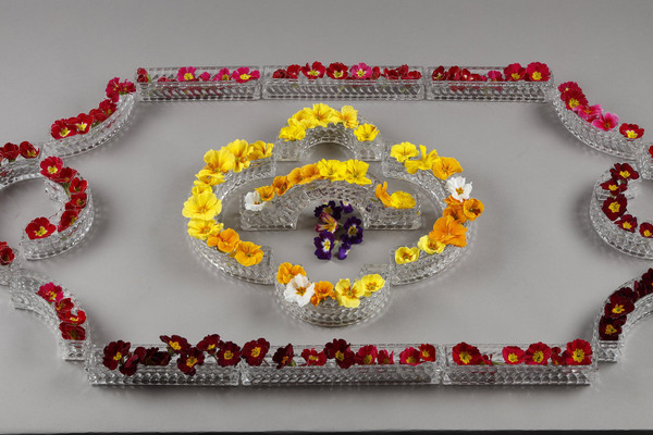 Chemin de table en cristal signé Baccarat composé de 19 éléments