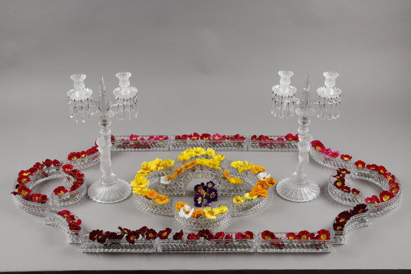 Chemin de table en cristal signé Baccarat composé de 19 éléments