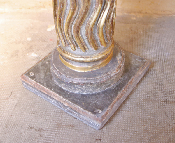 Colonna in legno intagliato e dorato