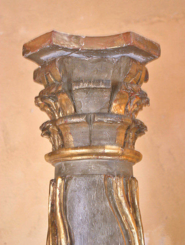 Colonna in legno intagliato e dorato