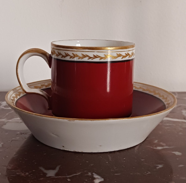 Manufacture du Duc d'Orléans, Pont aux Choux, circa 1793 - litron cup and saucer - carmine background and royalist mourning ribbon