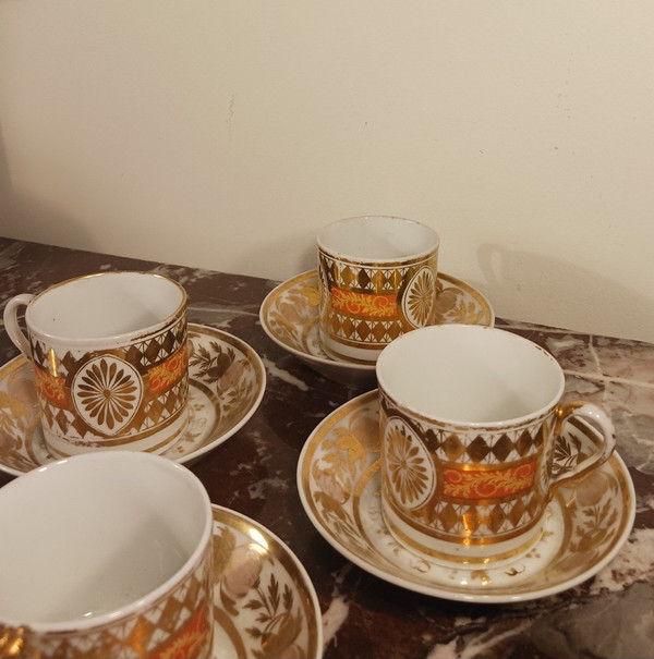 Paris, Revolution or Empire period - suite of 4 litron cups and saucers - rich gilded decoration and nankin background