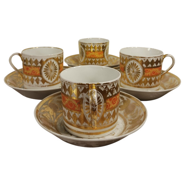 Paris, Revolution or Empire period - suite of 4 litron cups and saucers - rich gilded decoration and nankin background