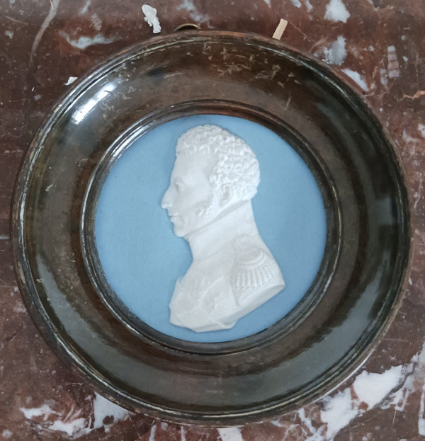 Manifattura di Sèvres per il Duca di Doudeauville - medaglione in biscuit con il profilo del Duca di Angoulême