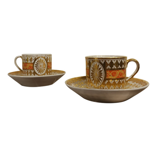 Paris, Revolution or Empire period - pair of litron cups and saucers - rich gilded decoration and nankin background