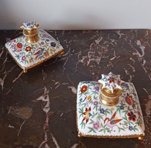 Darte Frères - époque Restauration, Louis Philippe - paire de flacons "en coussin" - porcelaine peinte et dorée