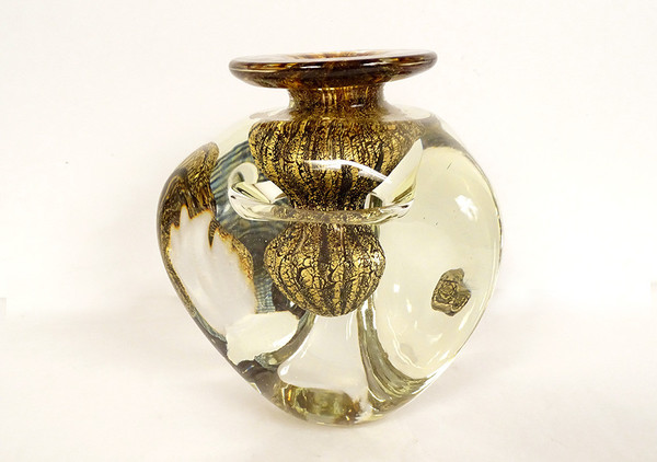 Vase Triangulaire Jean-Claude Novaro Verre Soufflé Feuilles d'Or 1983 XXème