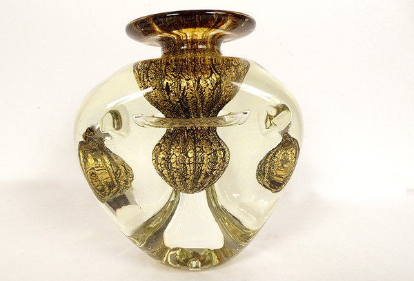 Vase Triangulaire Jean-Claude Novaro Verre Soufflé Feuilles d'Or 1983 XXème