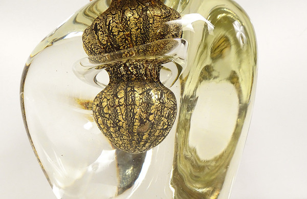 Vase Triangulaire Jean-Claude Novaro Verre Soufflé Feuilles d'Or 1983 XXème