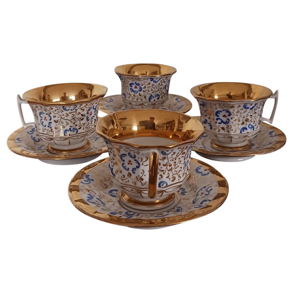 Paris, Louis Philippe period - suite of 4 dodecagonal porcelain cups and saucers - decorated in the taste of Jacob Petit