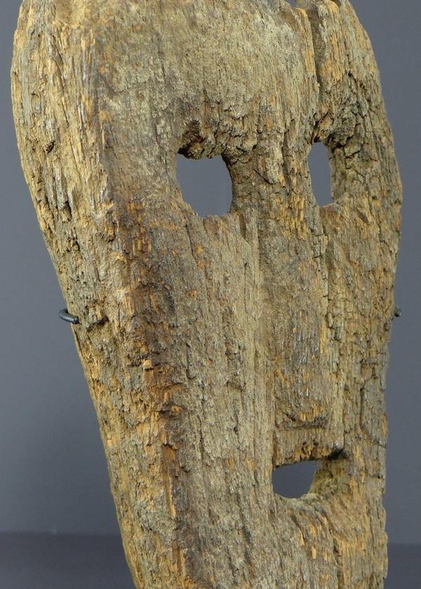 Indonesia, Timor Island, 19th Century, Ancient Wooden Anthropomorphic Mask, very eroded.