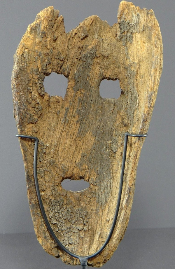 Indonesia, Timor Island, 19th Century, Ancient Wooden Anthropomorphic Mask, very eroded.
