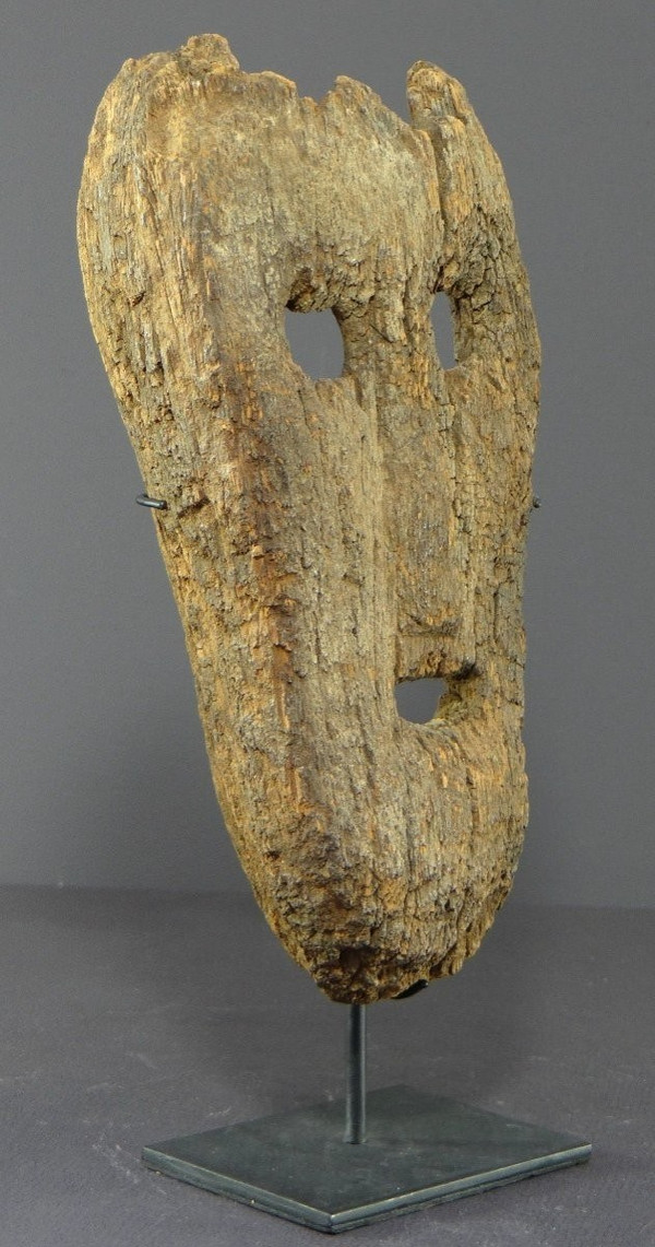 Indonesia, Timor Island, 19th Century, Ancient Wooden Anthropomorphic Mask, very eroded.