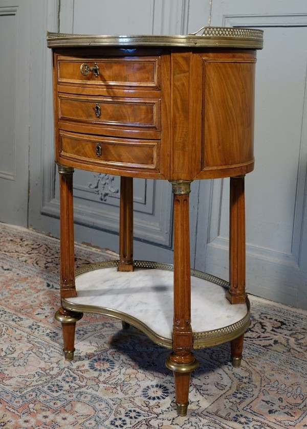 Louis XVI period Chiffonnière Table In Mahogany