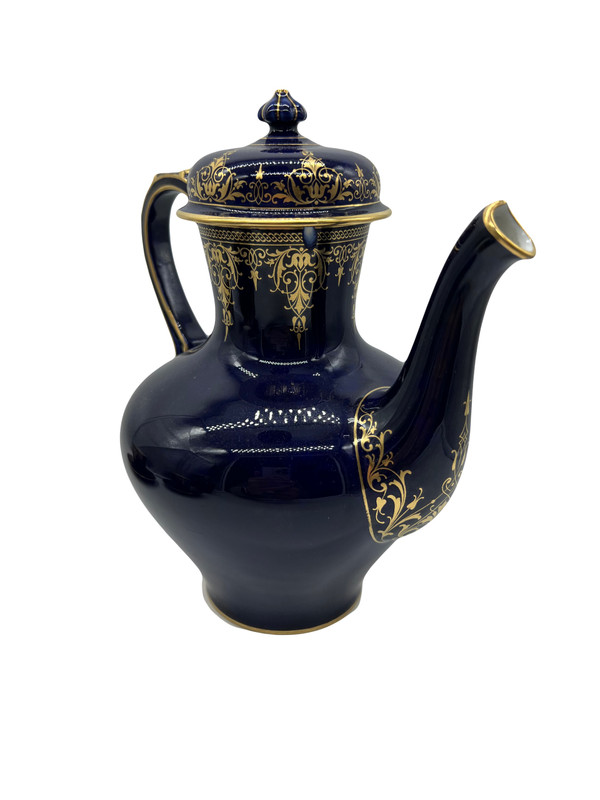 Service à café en porcelaine du 19ème siècle - Manufacture de Sèvres - signée SEVRES