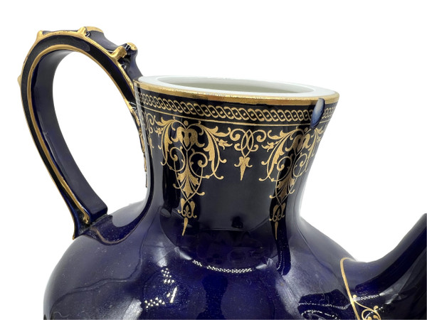 Service à café en porcelaine du 19ème siècle - Manufacture de Sèvres - signée SEVRES
