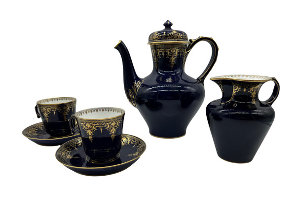 Service à café en porcelaine du 19ème siècle - Manufacture de Sèvres - signée SEVRES