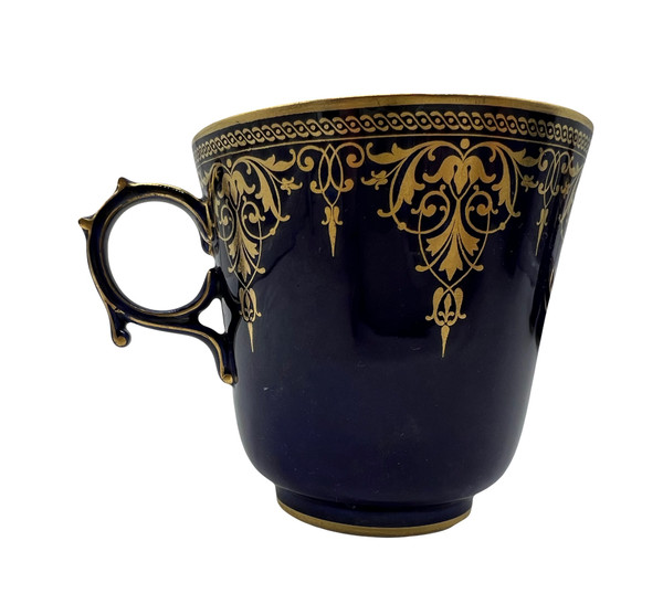 Service à café en porcelaine du 19ème siècle - Manufacture de Sèvres - signée SEVRES