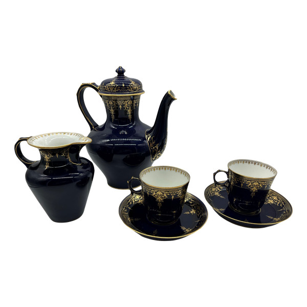Service à café en porcelaine du 19ème siècle - Manufacture de Sèvres - signée SEVRES