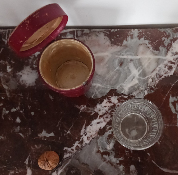 Frankreich, Restaurationszeit, Louis-Philippe - charmantes zwölfeckiges Kurglas und sein Etui