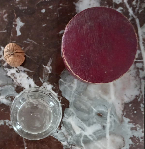 Frankreich, Restaurationszeit, Louis-Philippe - charmantes zwölfeckiges Kurglas und sein Etui