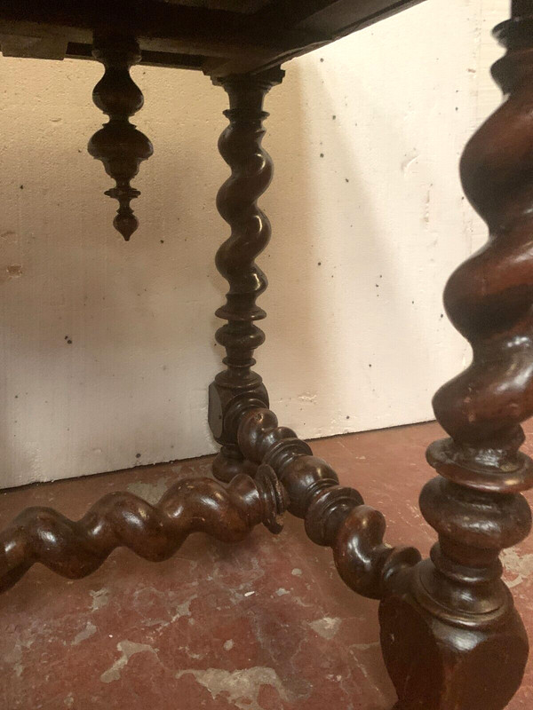 Table bureau Louis XIII en noyer sculpté XIX siècle