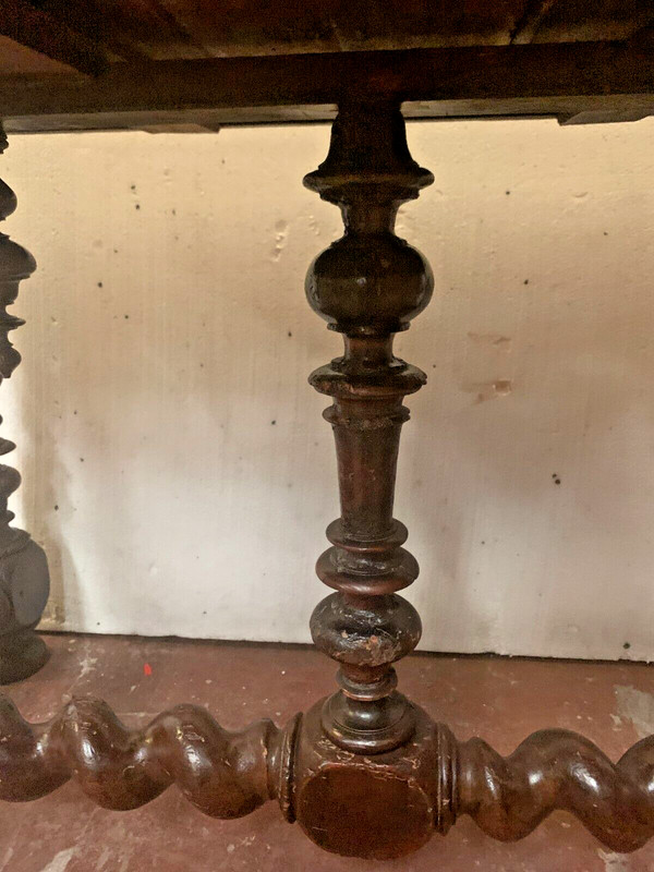 Table bureau Louis XIII en noyer sculpté XIX siècle