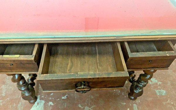 Table bureau Louis XIII en noyer sculpté XIX siècle