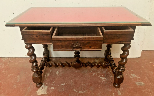 Table bureau Louis XIII en noyer sculpté XIX siècle