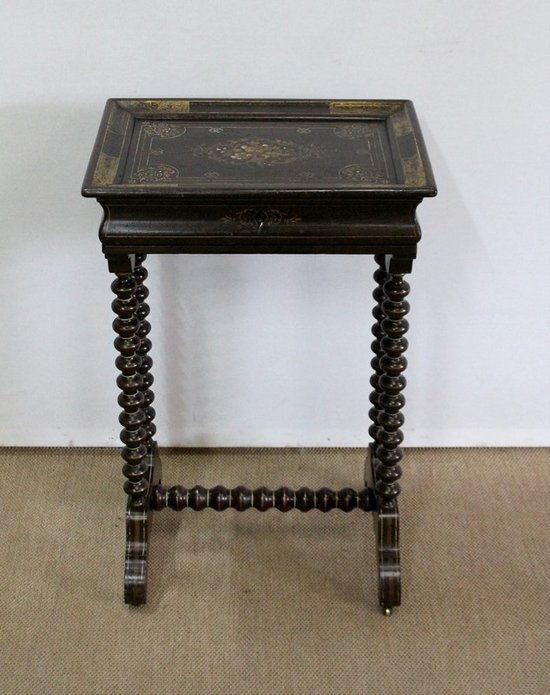  Petite Table à ouvrage en Bois laqué, époque Napoléon III - Milieu XIXe 