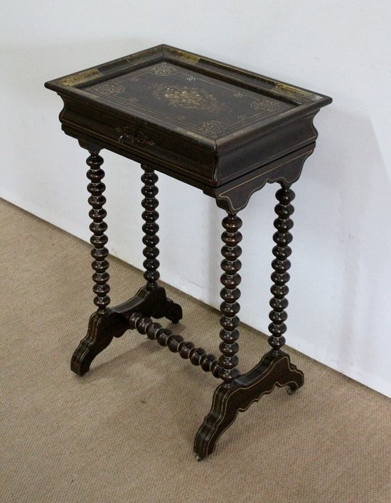  Petite Table à ouvrage en Bois laqué, époque Napoléon III - Milieu XIXe 
