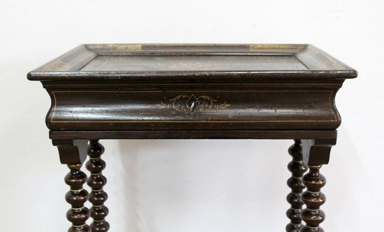  Petite Table à ouvrage en Bois laqué, époque Napoléon III - Milieu XIXe 