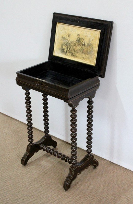  Petite Table à ouvrage en Bois laqué, époque Napoléon III - Milieu XIXe 