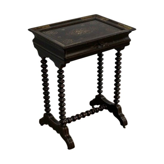  Petite Table à ouvrage en Bois laqué, époque Napoléon III - Milieu XIXe 