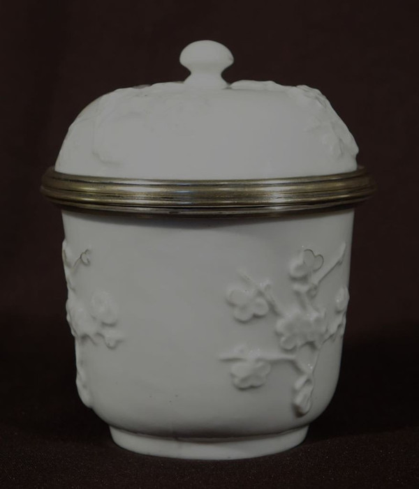 Vaso in porcellana coperto