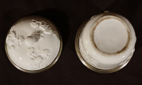 Vaso in porcellana coperto