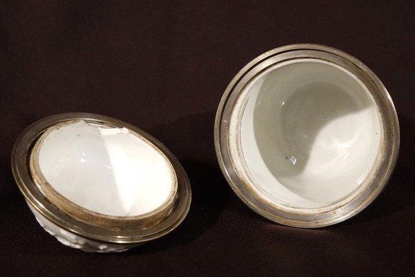 Vaso in porcellana coperto