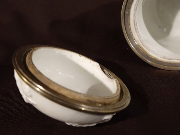 Vaso in porcellana coperto