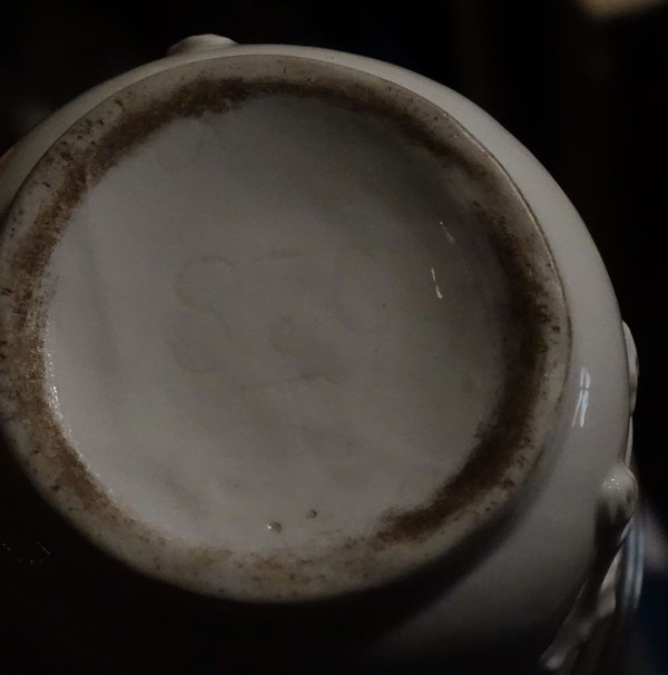 Vaso in porcellana coperto