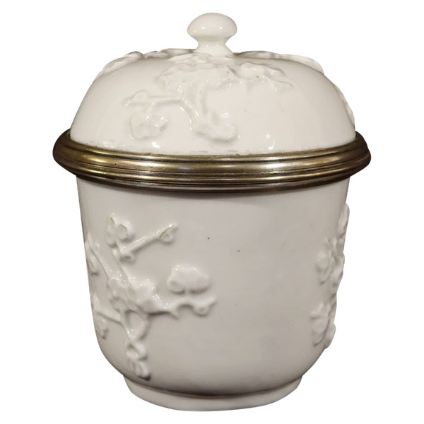 Vaso in porcellana coperto