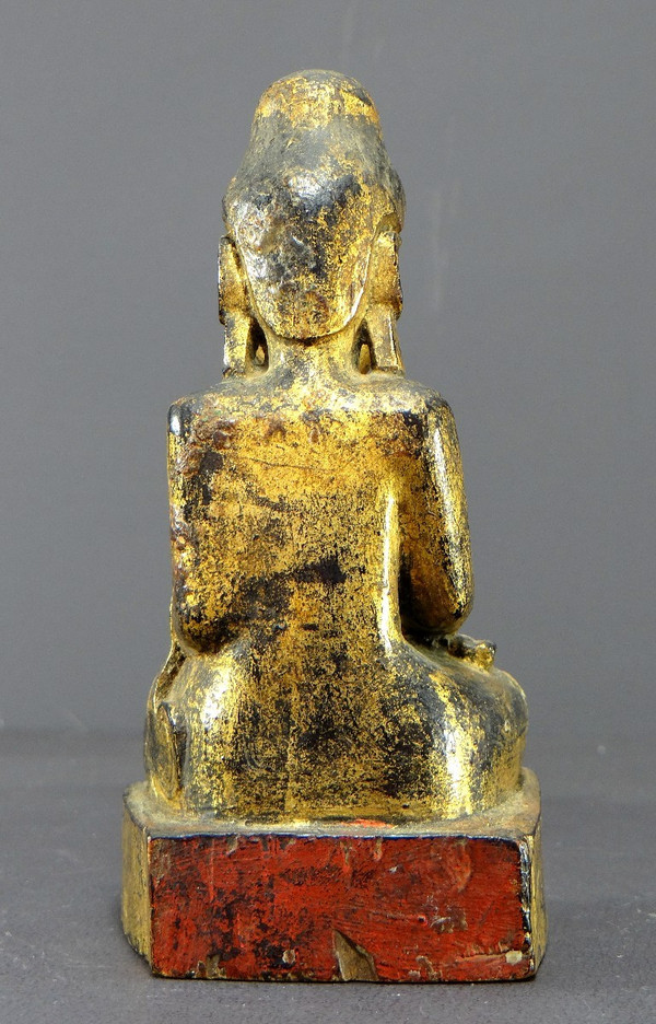 Burma, 19th century, Mandalay Buddha in carved and gilded wood on a black lacquer background.