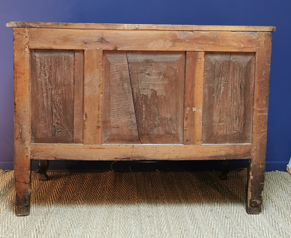 Commode Louis XV Galbée Et Sculptée En Noyer