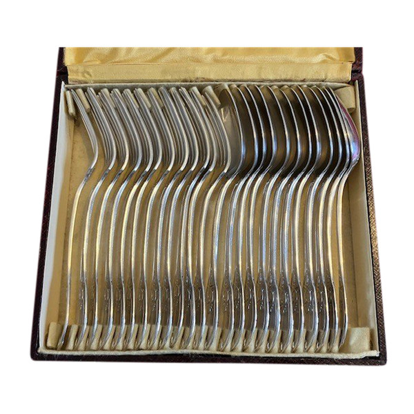 Very elegant silver-plated menagère, "Régence-Coquille" model by Maison Argental, late XIX°.