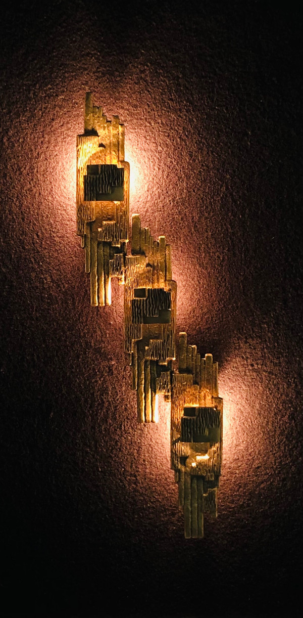 Brutalist bronze wall lamp by Maxime Delo, Italy 1970s