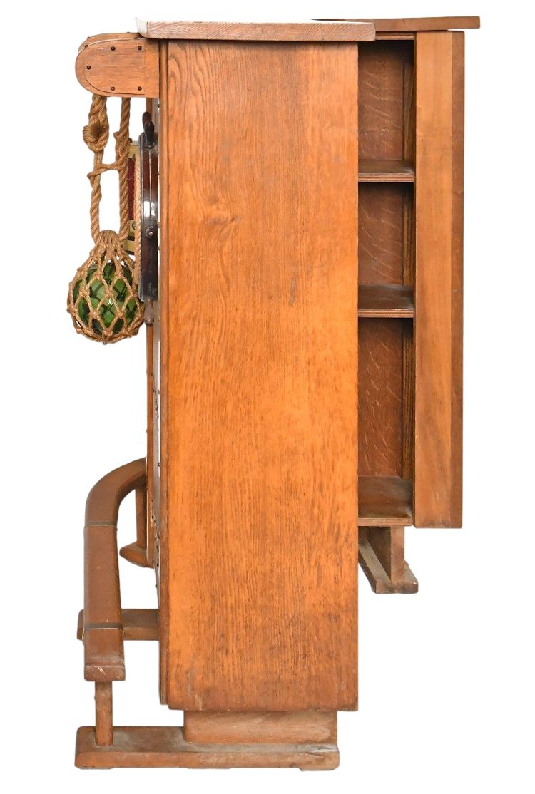 Meuble bar à décor sur le thème de la marine