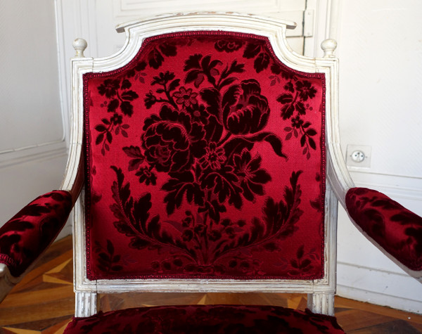 Poltrona da scrivania di epoca Luigi XVI in legno intagliato e velluto di Genova