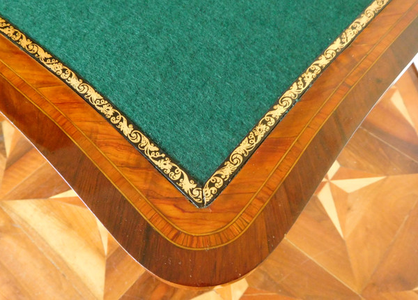 Table à jeu encoignure d'époque Louis XV en marqueterie