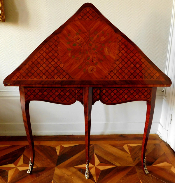 Table à jeu encoignure d'époque Louis XV en marqueterie