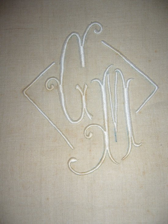 Drap ancien brodé en lin monogrammé