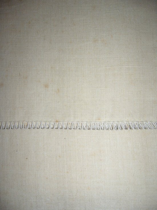 Drap ancien brodé en lin monogrammé